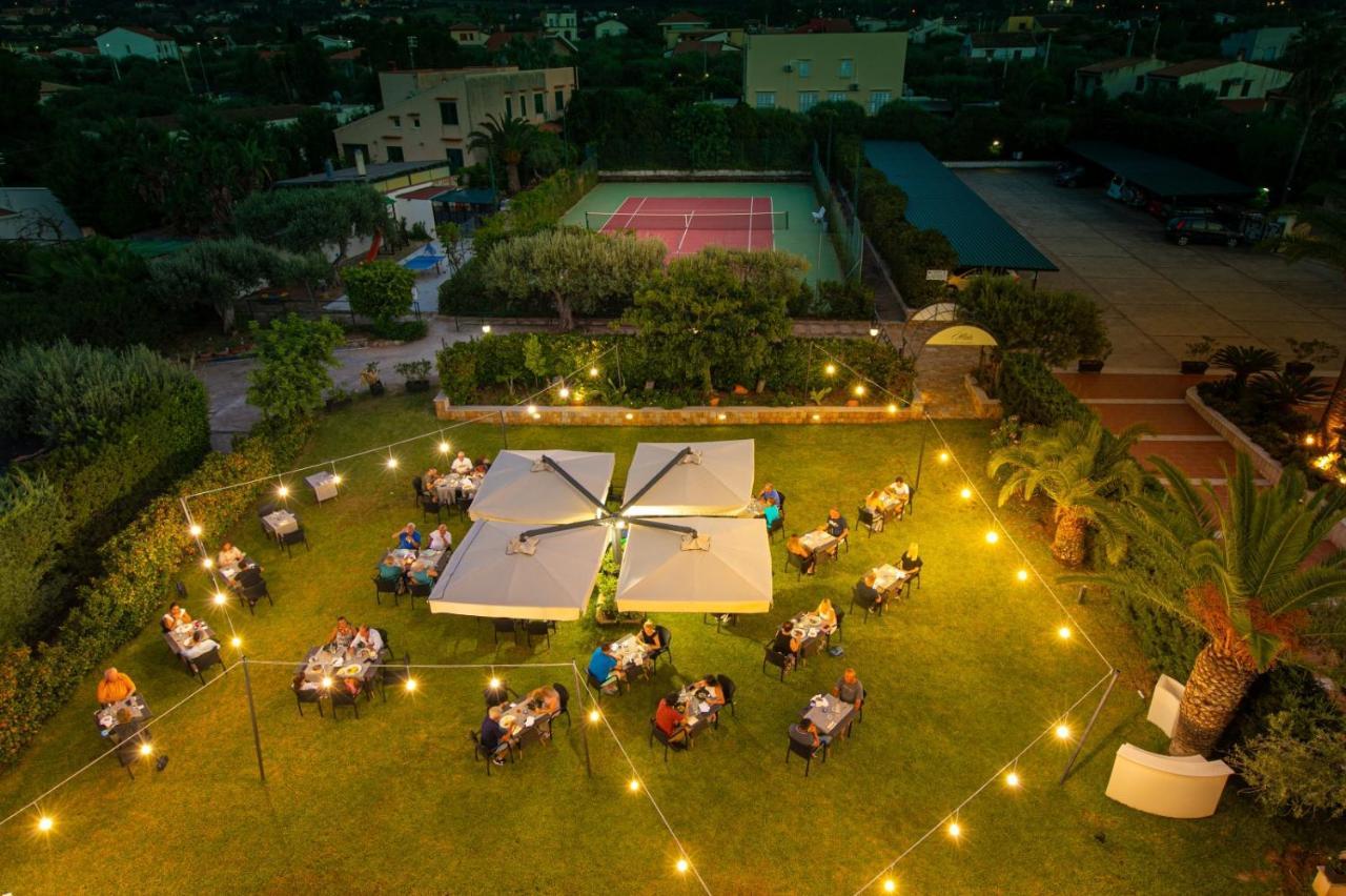 Hotel Baia Del Capitano เชฟาลู ภายนอก รูปภาพ