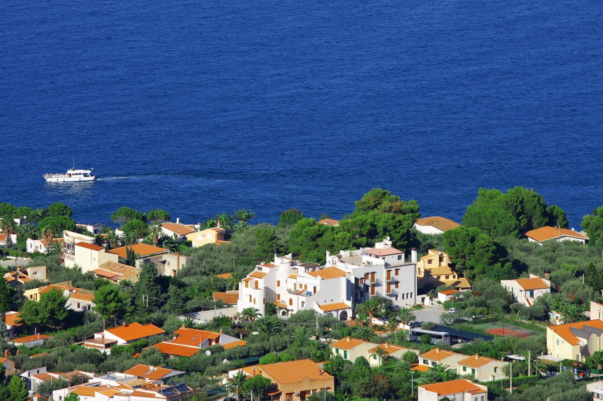 Hotel Baia Del Capitano เชฟาลู ภายนอก รูปภาพ