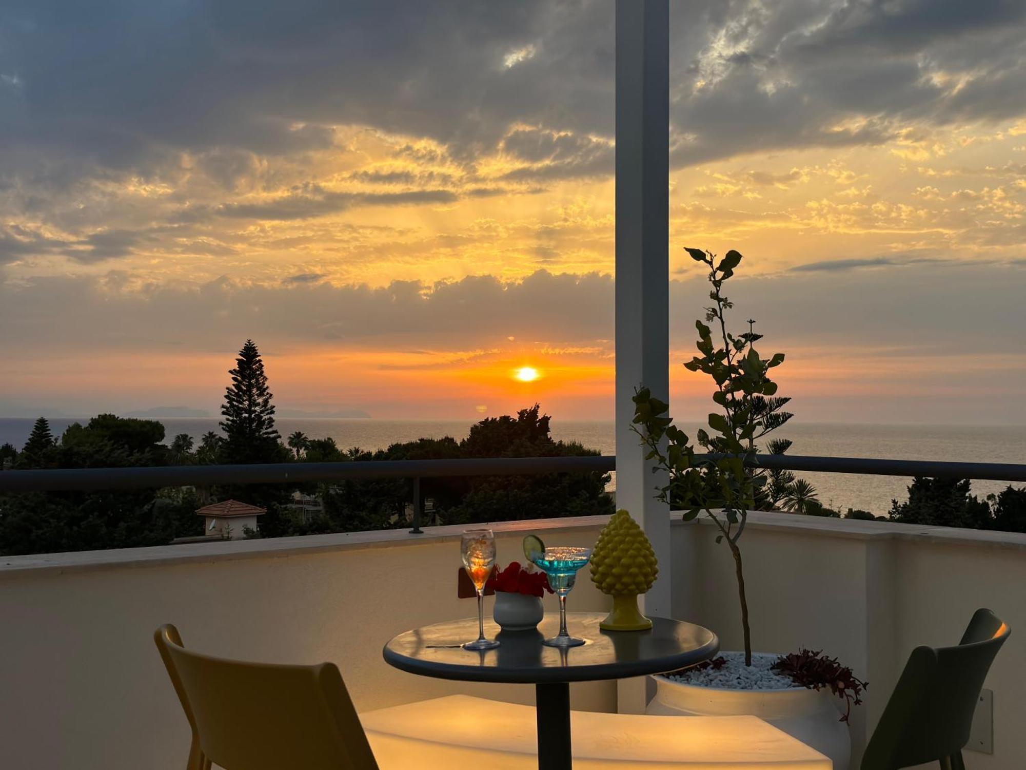 Hotel Baia Del Capitano เชฟาลู ภายนอก รูปภาพ