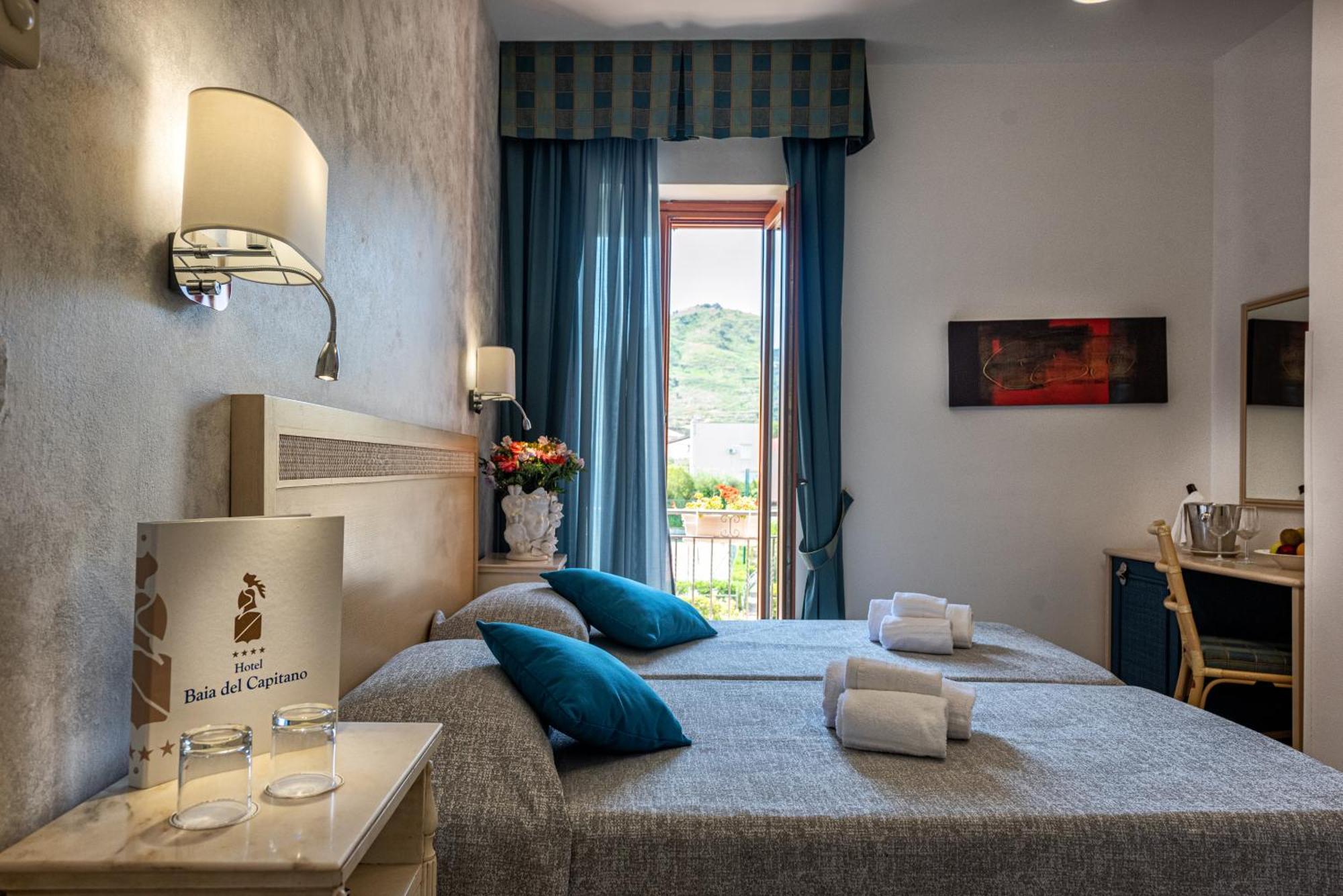Hotel Baia Del Capitano เชฟาลู ภายนอก รูปภาพ