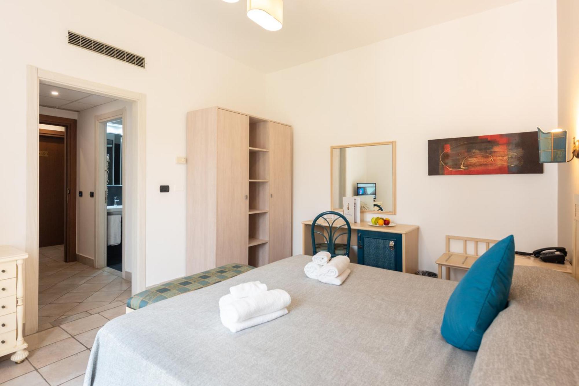 Hotel Baia Del Capitano เชฟาลู ภายนอก รูปภาพ