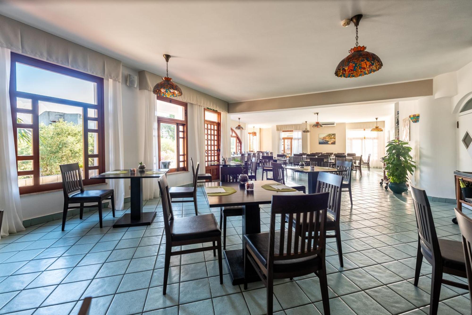 Hotel Baia Del Capitano เชฟาลู ภายนอก รูปภาพ