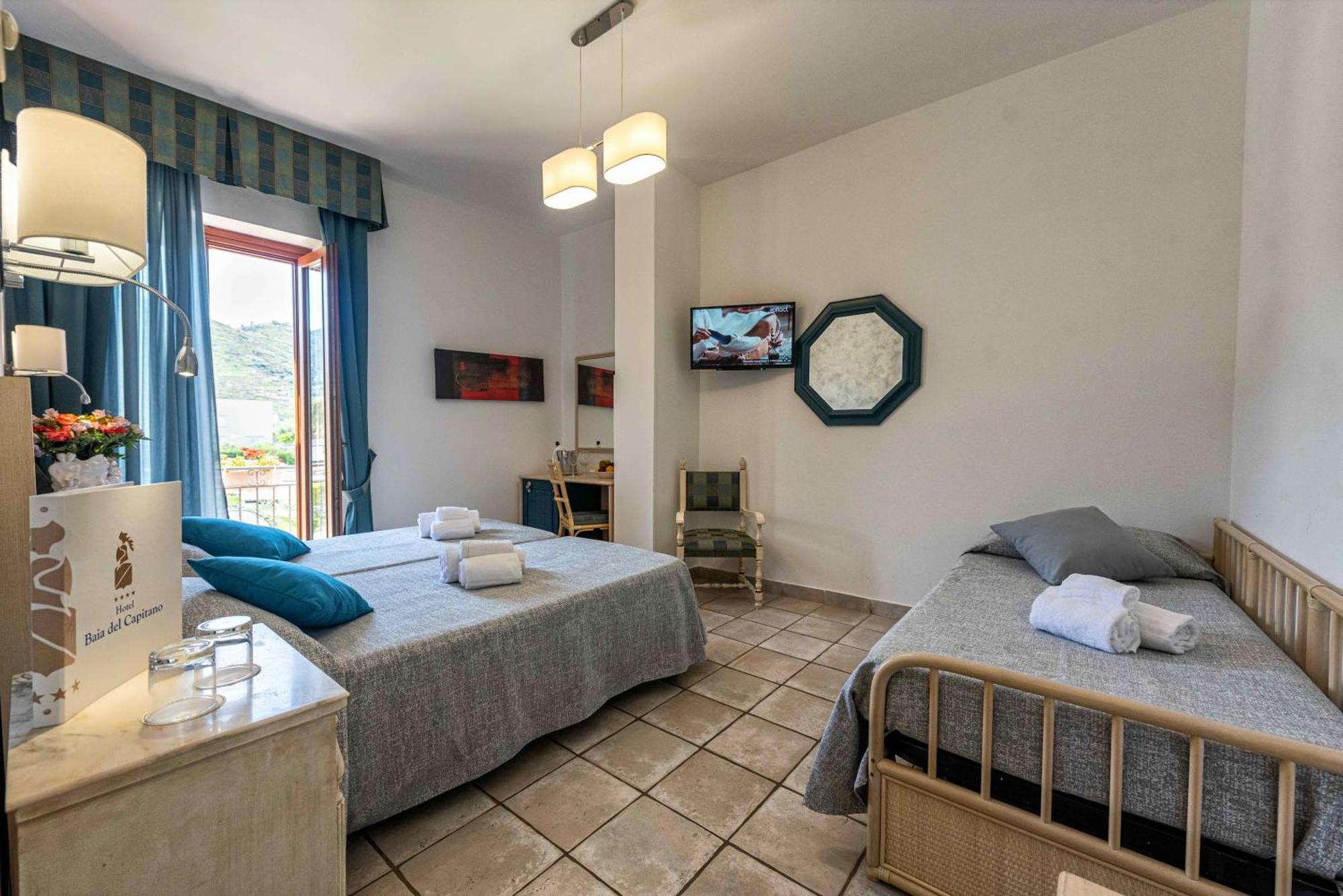 Hotel Baia Del Capitano เชฟาลู ภายนอก รูปภาพ